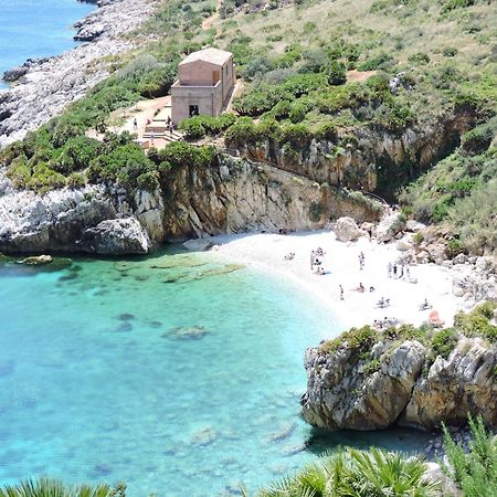 L'Isola Del Sole Bed & Breakfast Кастелуцо Екстериор снимка