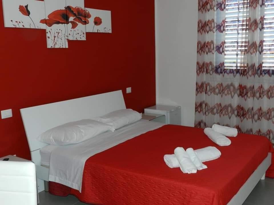 L'Isola Del Sole Bed & Breakfast Кастелуцо Екстериор снимка