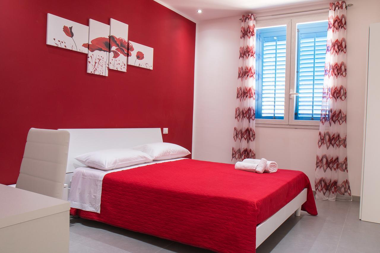 L'Isola Del Sole Bed & Breakfast Кастелуцо Екстериор снимка