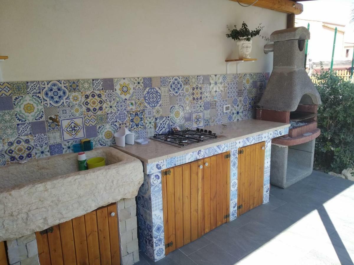 L'Isola Del Sole Bed & Breakfast Кастелуцо Екстериор снимка