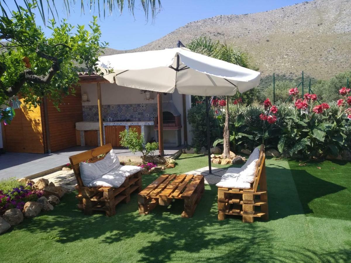 L'Isola Del Sole Bed & Breakfast Кастелуцо Екстериор снимка